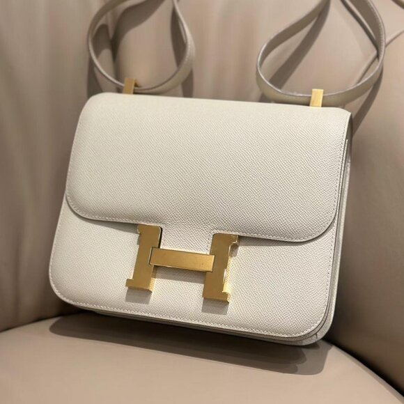 Classic Hermes Bag: A Stylish and Versatile Choice for Elegance - Picture 1 of 7